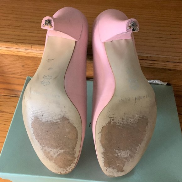 Barbiecore! Dusty Pink "EMBRACE" Pumps by Gianni Bini - Round Toe with Side Bows - Picture 4 of 7